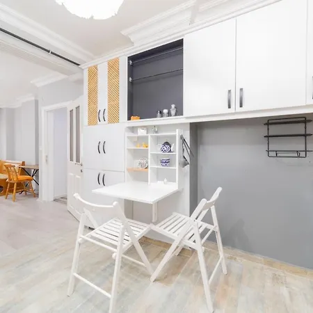 דירה Stylish Flat With Modern Design In אנטליה