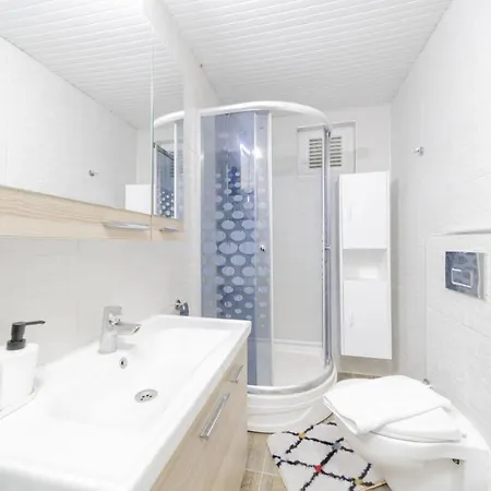 Stylish Flat With Modern Design In דירה